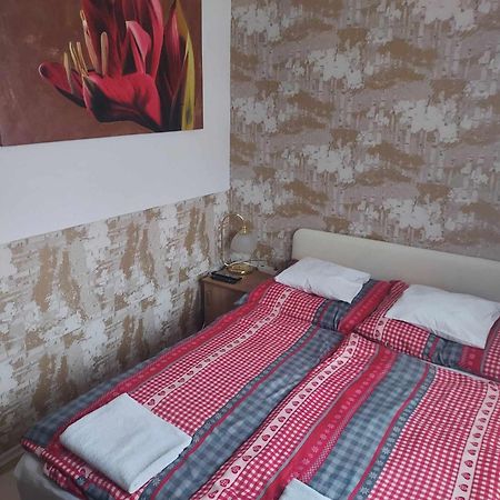Petra Vendeghaz Hotel Szekszard Luaran gambar
