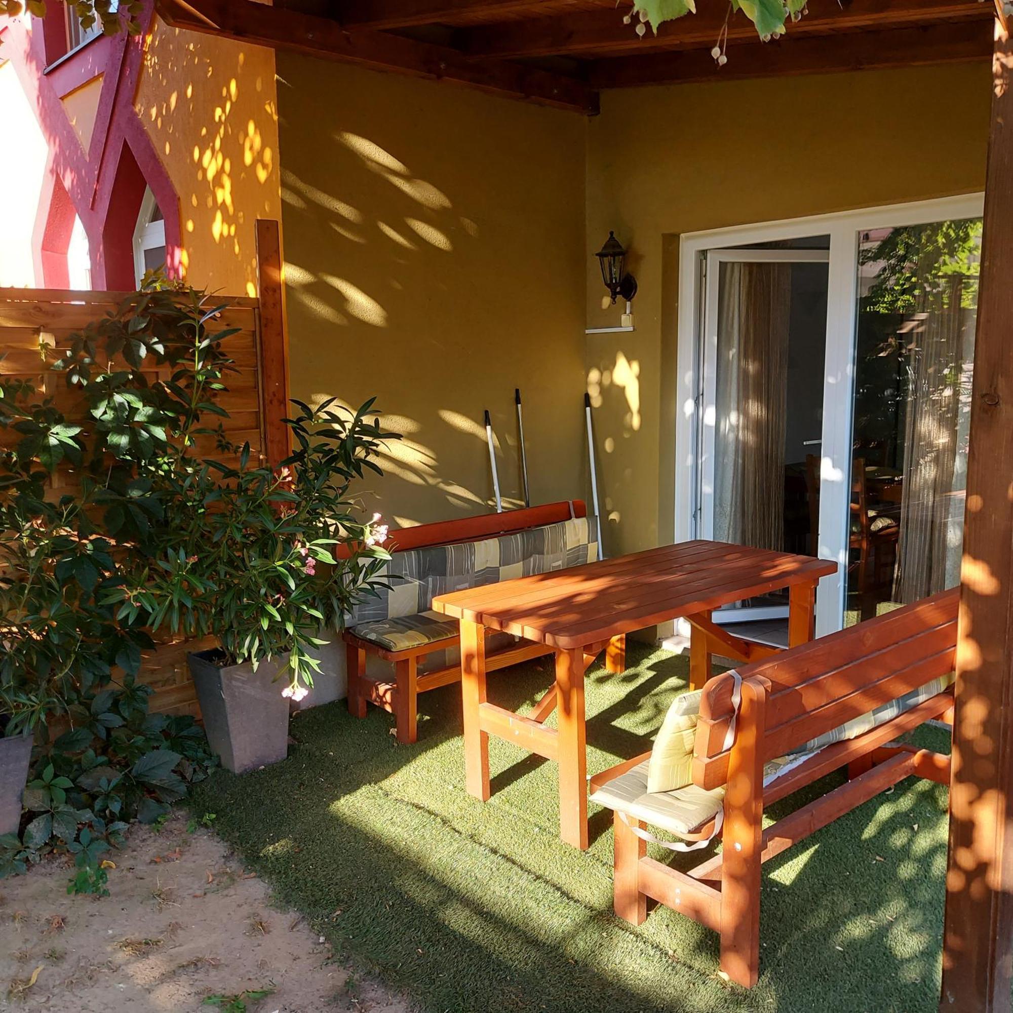 Petra Vendeghaz Hotel Szekszard Luaran gambar