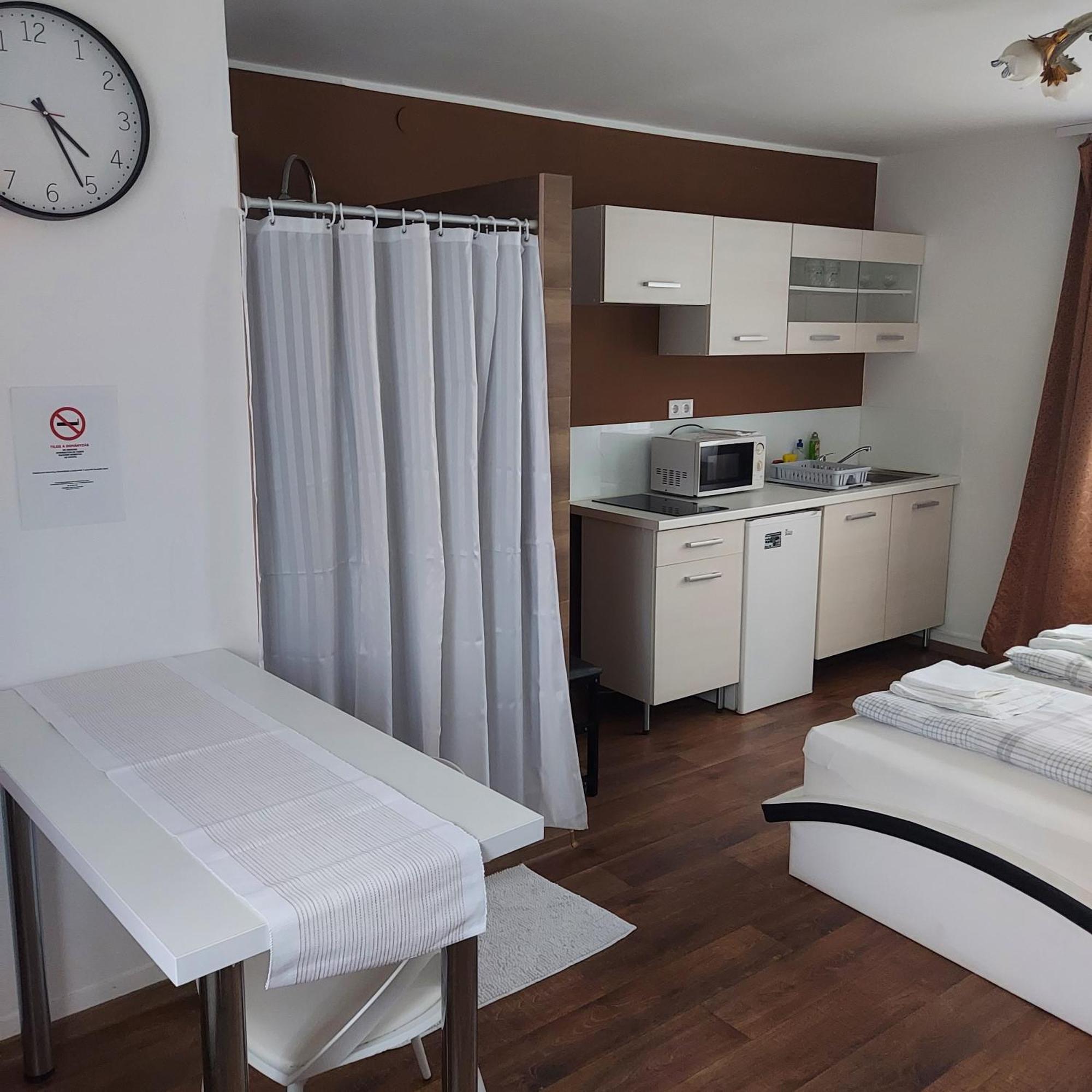Petra Vendeghaz Hotel Szekszard Luaran gambar