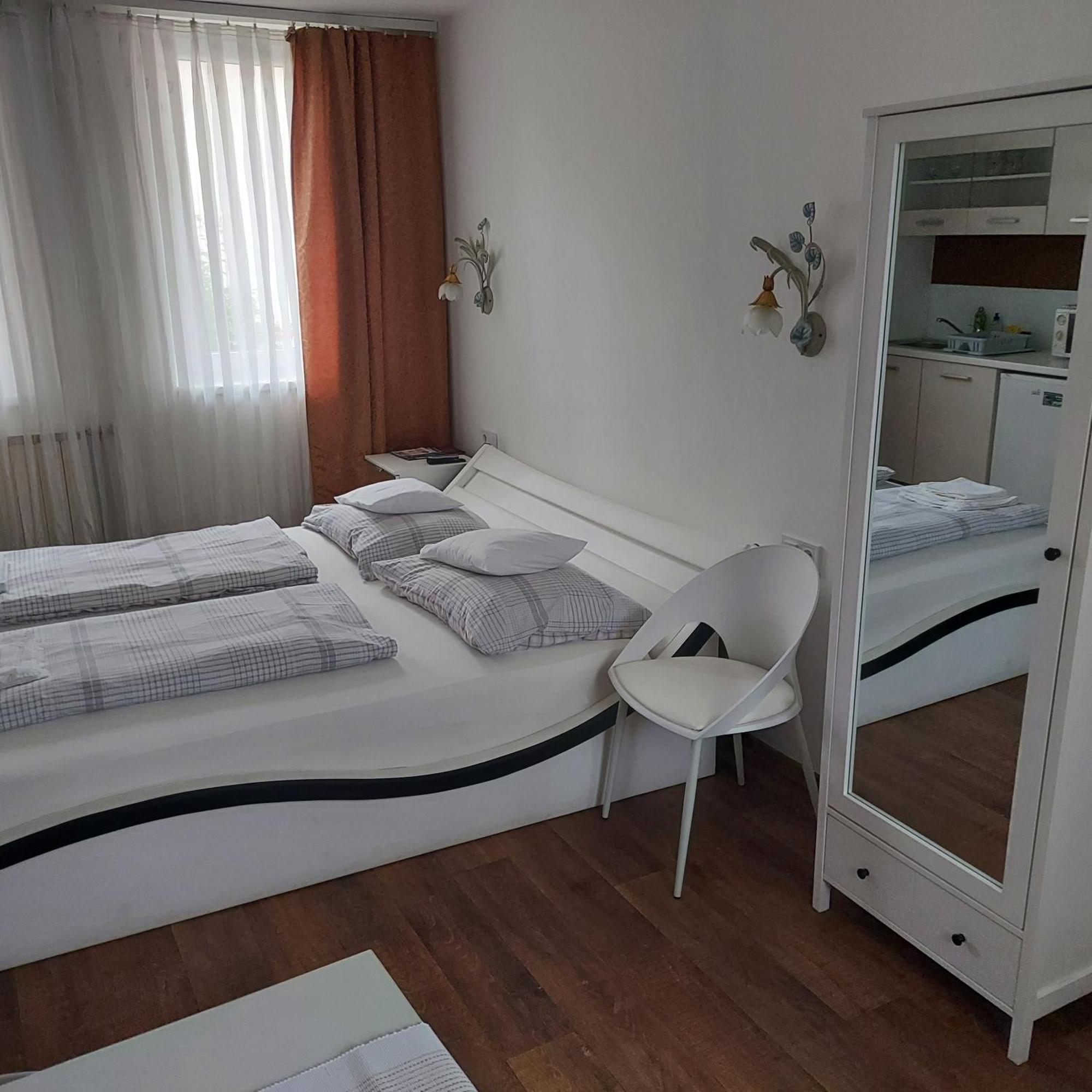 Petra Vendeghaz Hotel Szekszard Luaran gambar