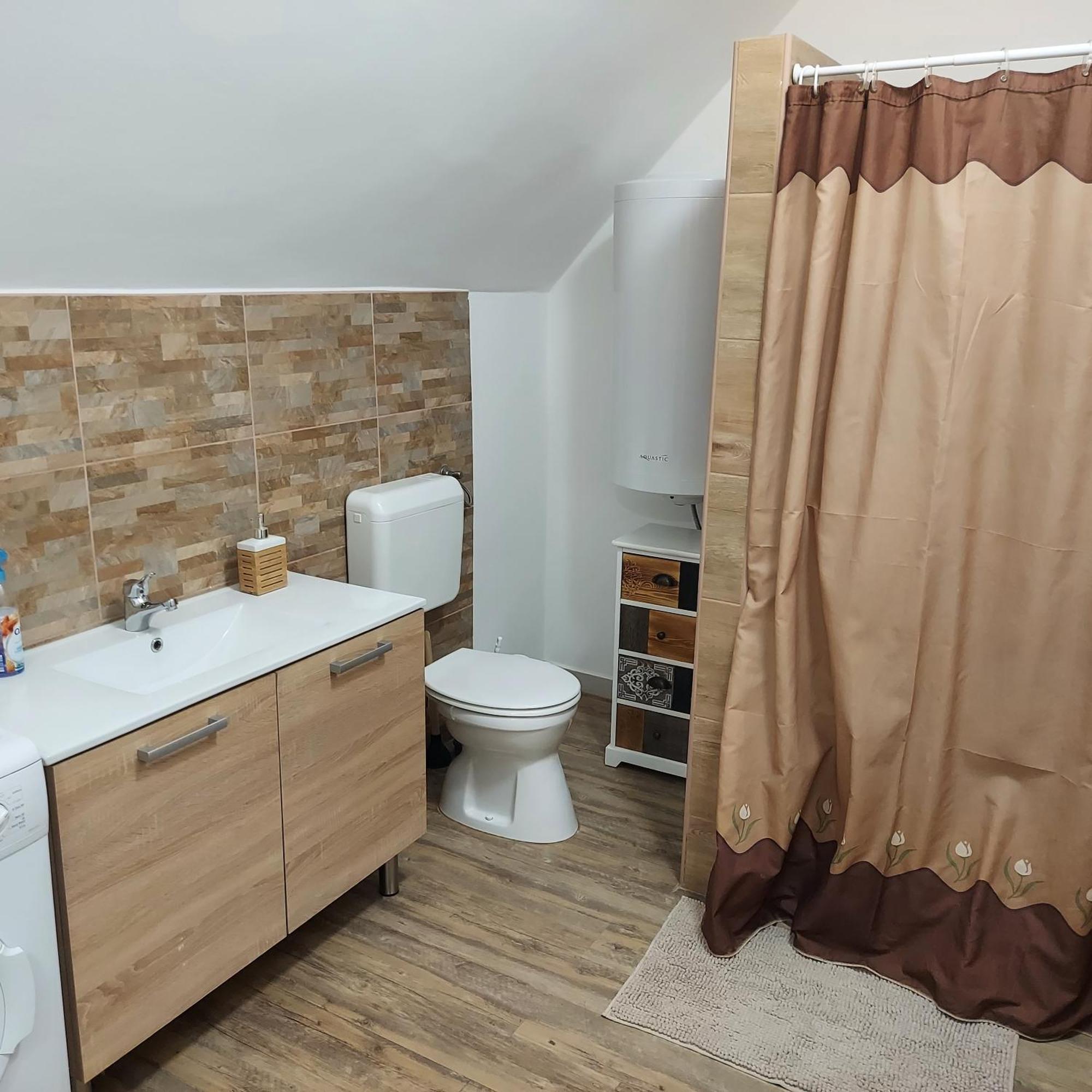 Petra Vendeghaz Hotel Szekszard Luaran gambar