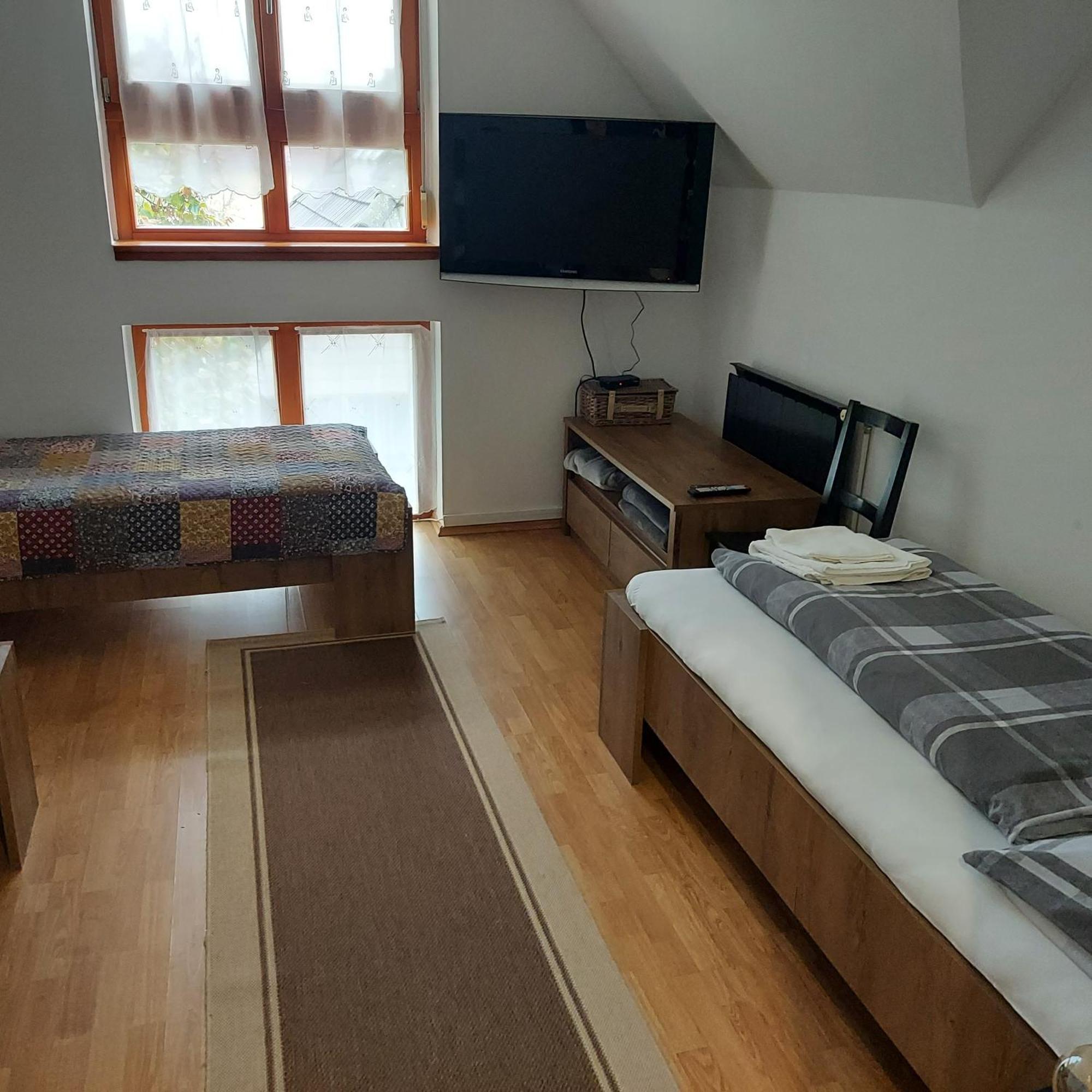 Petra Vendeghaz Hotel Szekszard Luaran gambar